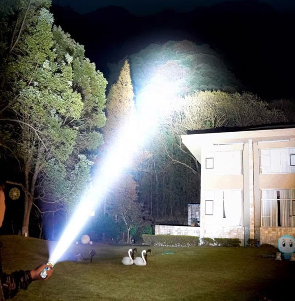 Lanternă LED Reîncărcabilă prin USB-C Ultra-Compactă cu 3 LED-uri