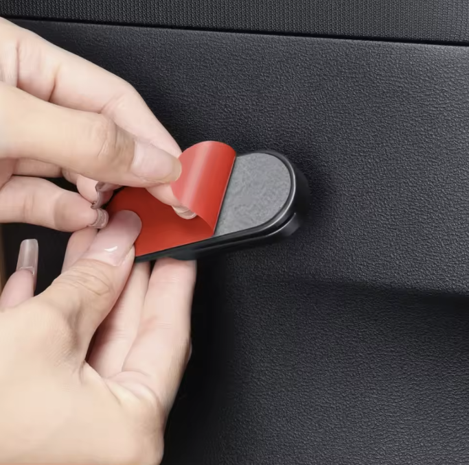Set 2 Opritoare Magnetice pentru Centura Auto